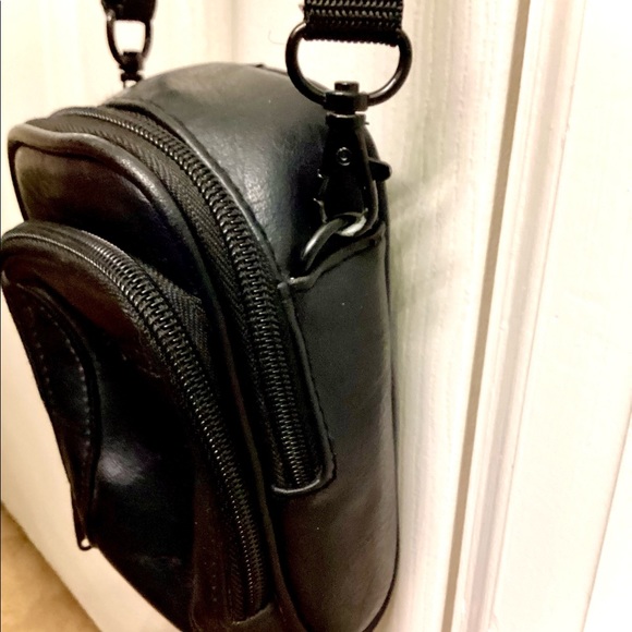 Black Leather Classic Logic Small Camera Case - Picture 4 of 10